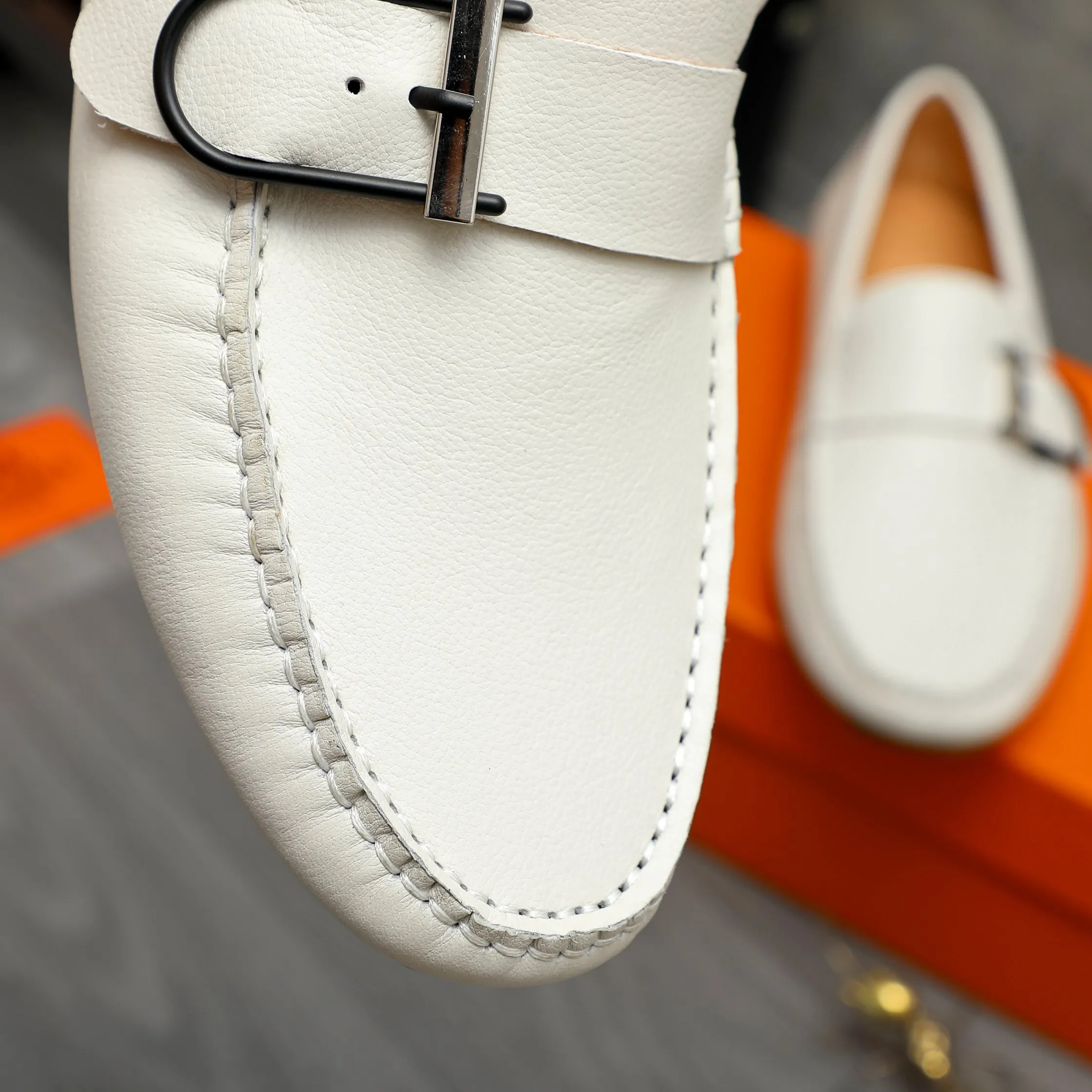P380 Product trademark: HERMES "Hermes" casual slip-on men's shoes. Regular size: 38-44 Product material: Selected small pebbled cowhide upper, pigskin lining, rubber outsole